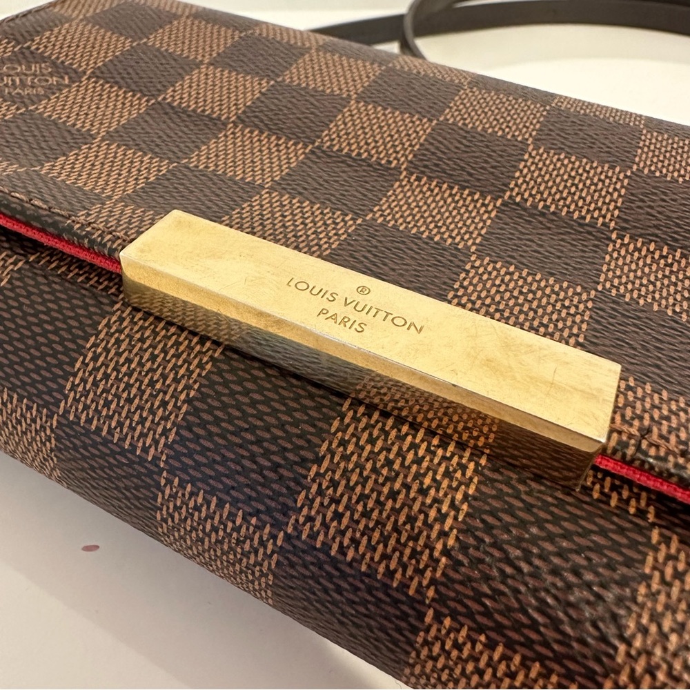 LOUIS VUITTON
Damier Ebene Coated Canvas Shoulder Bag - Picture 9 of 10